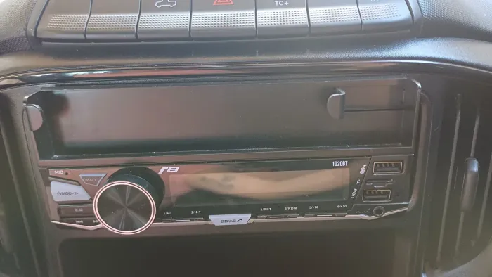 Som carro com suporte celular