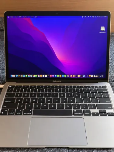 MacBook Air M1 2020 | 8GB RAM | 256GB SSD | Bateria 94% | Ótimo Estado