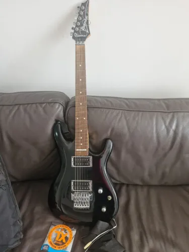 Guitarra Ibanez JS100 com case.