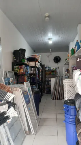 Passo loja de produtos de limpeza na boca do rio