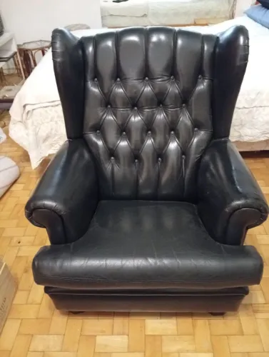 Vendo poltrona bergere com capitonê