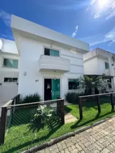 Linda Casa Mobiliado 4/4 Sendo 3 Suítes com Piscina Privativa em Buraquinho