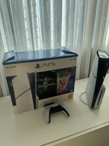 Ps5 slim 1 ano de usado 850 gb e dois jogos