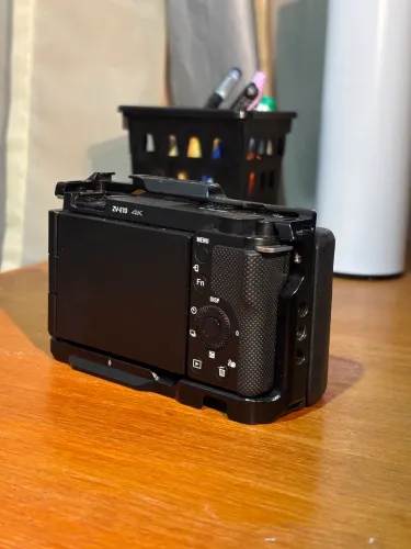 Sony ZVE10 corpo + Kit Smallrig e Baterias
