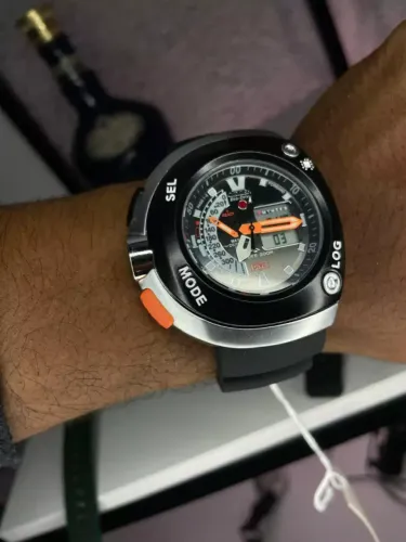 Relógio Premium Citizen Promaster Aqualand Cyber Meia Lua Preto Eco-Drive