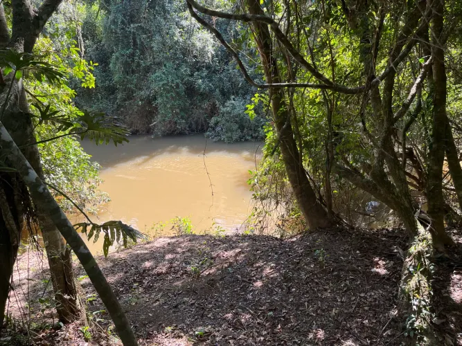 Rancho com rio