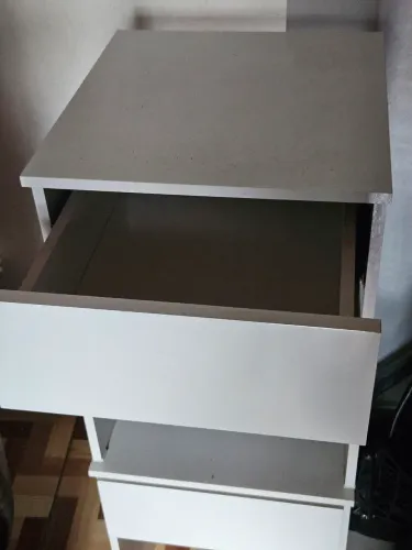 Criado mudo branco com 1 gaveta