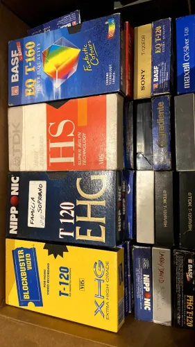 Lote de 50 Fitas VHS gravadas - Títulos diversos