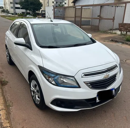 Chevrolet Onix Hatch LT 1.4 8V Flex Power Mec. 4P 2014