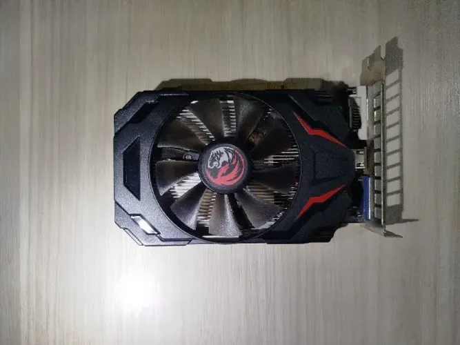 Placa de Vídeo AMD Radeon HD 6570 4GB (DDR3) - HDMI / VGA / DVI