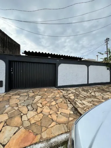 Casa no Conj. Riviera | 250m² de Terreno ao Lado da Avenida Principal