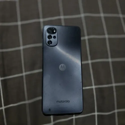Moto G22 - Tela e câmera principal trincada 