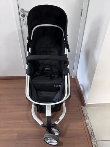 Carrinho de Bebê Mobi safety black & white cor preto .