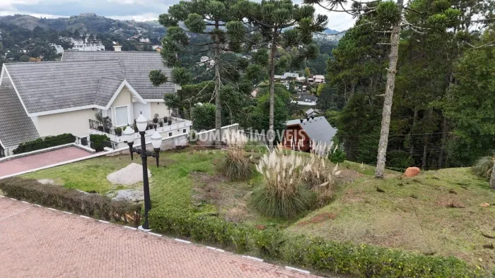 Lote de Terreno em Condomínio Fechado na Região do Alto do Capivari - Campos do Jordão/SP