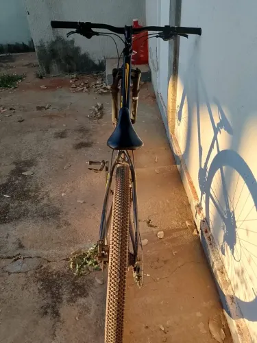 Bike de trilha sem freio e sem pedal 