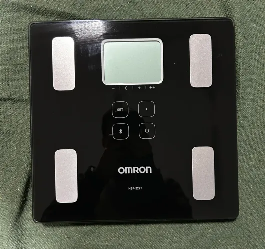 Balança de Bioimpedância Omron hbf-222t