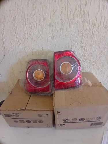 Par de Lanternas Traseiras Polo Sedan ? Original VW (Vermelho Rubi)