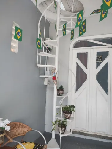 Escada caracol de ferro semi nova