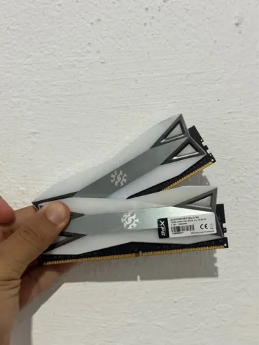Memória RAM XPG Spectrix D60G 16GB (2x8GB) DDR4 3600MHz CL18