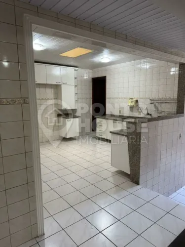 Casa térrea à venda de 3 dormitórios, 2 banheiros, 2 vagas, quintal, 134m²