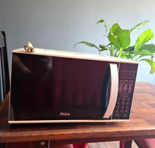 Micro-ondas Philco com defeito.
