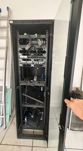 RACK PADRÃO MODELO PISO PARA SERVIDOR