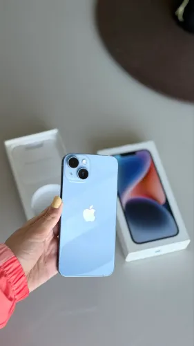 iPhone 14 - com capinha e carregador portátil 