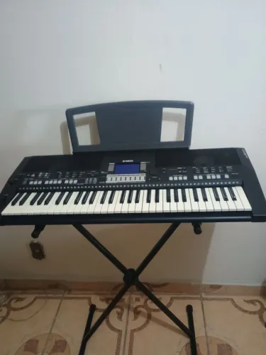 Teclado Yamaha PSR-S550
