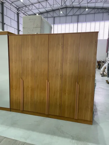 GUARDA ROUPA 6 PORTAS NOVO