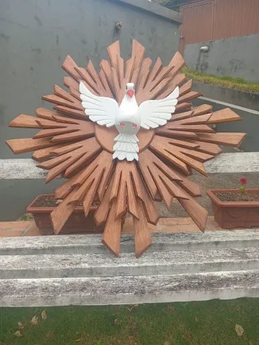 Estátua pomba branca + suporte de madeira