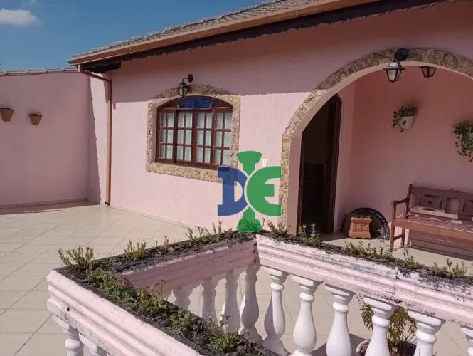 **Casa à Venda Excelente Localização**