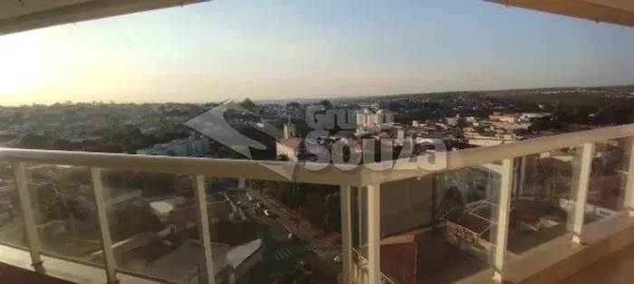 Imóvel em Centro, com 311.11m², 3 quarto(s) e 2 banheiro(s).