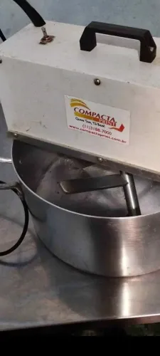 Máquina de fazer salgado + masseira