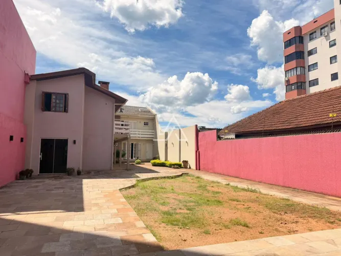 CASA DE 3 DORMITÓRIOS E ESPAÇO COMERCIAL