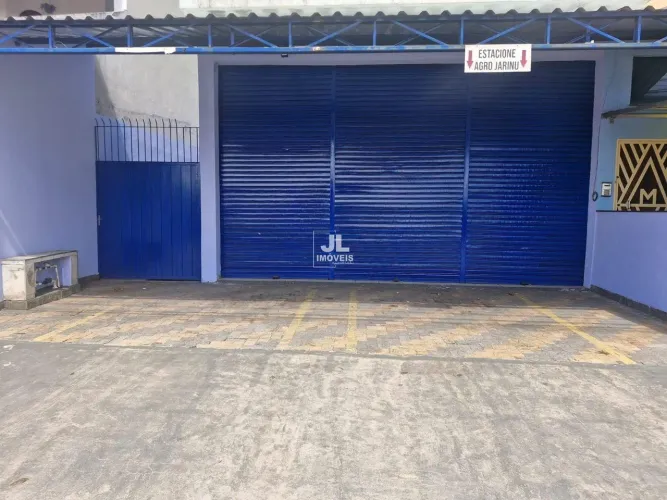 Salão Comercial de Alto Padrão para Locação no Centro de Jarinu-SP: 3 Banheiros, 3 Vagas d