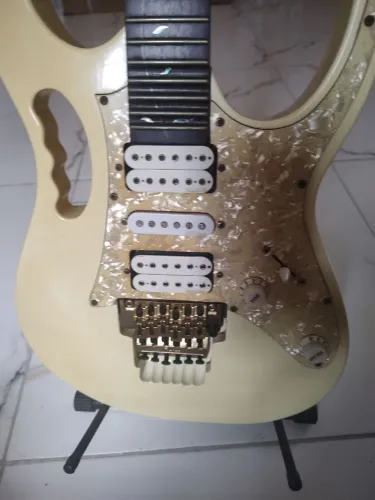 Guitarra IBANEZ JEM 7V  WH Steve Vai Signature 