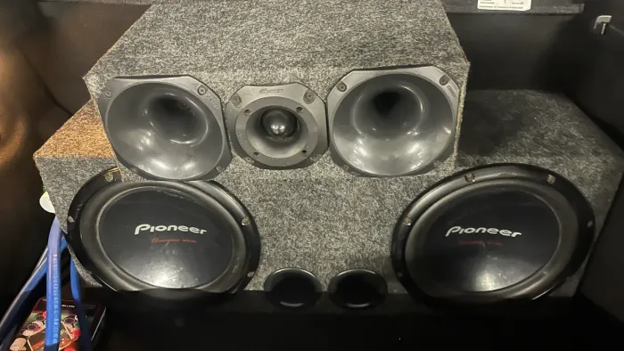2 Subwoofer Pioneer e trio de corneta Hinor no box