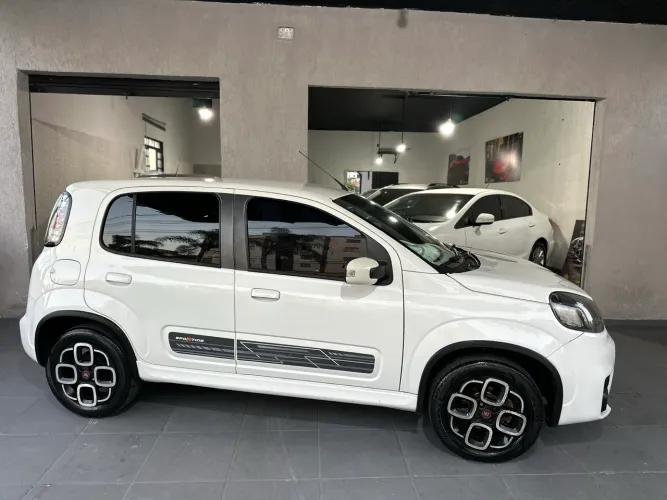 Fiat Uno Sporting Dualogic 1.4 EVO Flex 8V 4P 2015