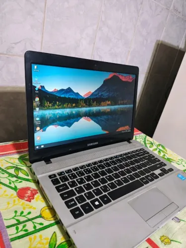Notebook Samsung Core i3 com 1 tera de armazenamento ideal para trabalhos e estudos!!