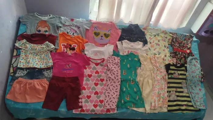 Lote de menina com 20 peças 2/3 anos