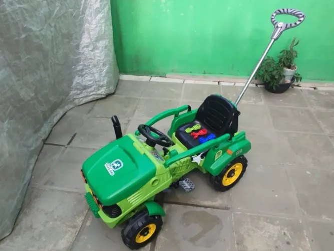 Vendo carrinho semi novo, menino