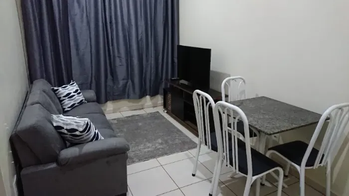 Oportunidade! Apartamento todo mobiliado com vaga de garagem coberta. Água e gás inclusos