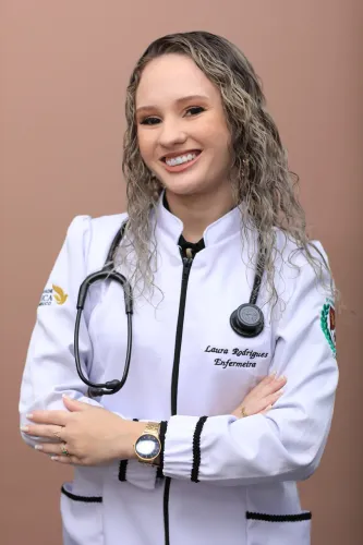 CUIDADORA / ENFERMEIRA ACOMPANHANTE DOMICILIAR E HOSPITALAR 