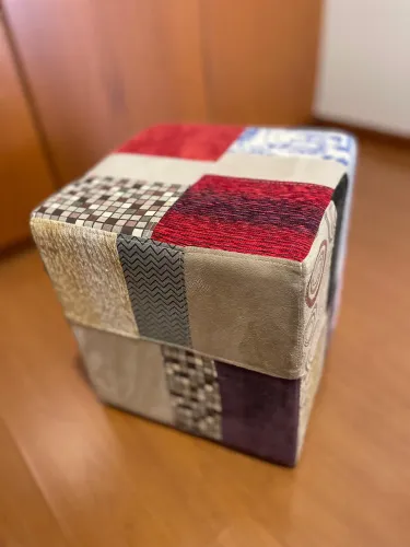 Puff de veludo em patchwork 
