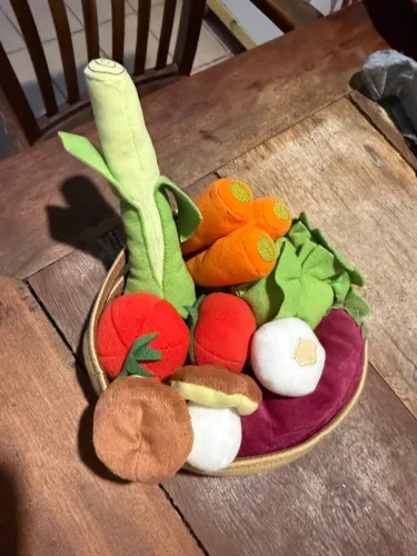 Pote com legumes e verduras de tecido velcro infantil para crianças