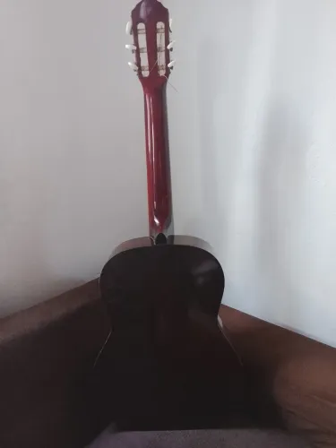 Um violão 