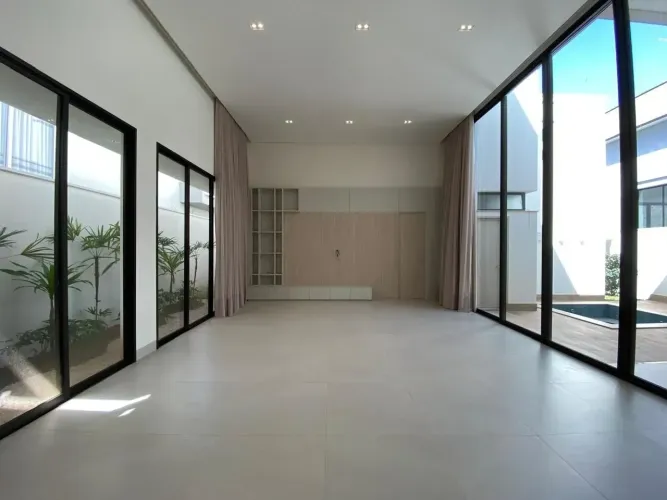 Casa de alto padrão em um dos condomínios fechados mais nobres da cidade, 3 suítes, piso P