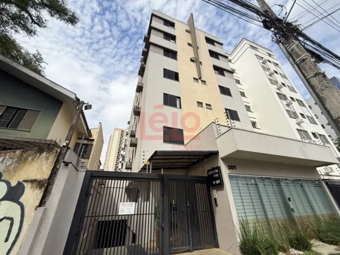 Apartamento de 2 quartos para alugar na Zona 07 em Maringá com suíte, cozinha planejada e