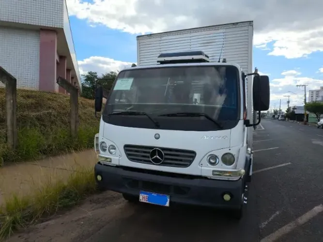 CAMINHÃO 3/4 ACCELO 915C 2009 BAÚ