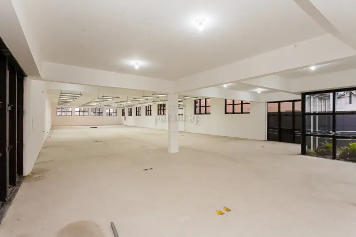 IMÓVEL COMERCIAL DE ALTO PADRÃO PARA LOCAÇÃO AHÚ | CURITIBA/PR